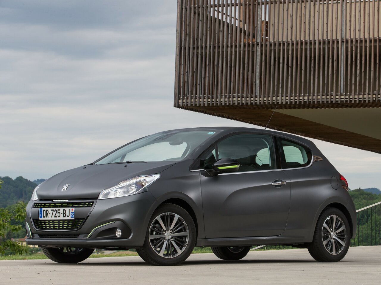 Подбор шин на Peugeot 208