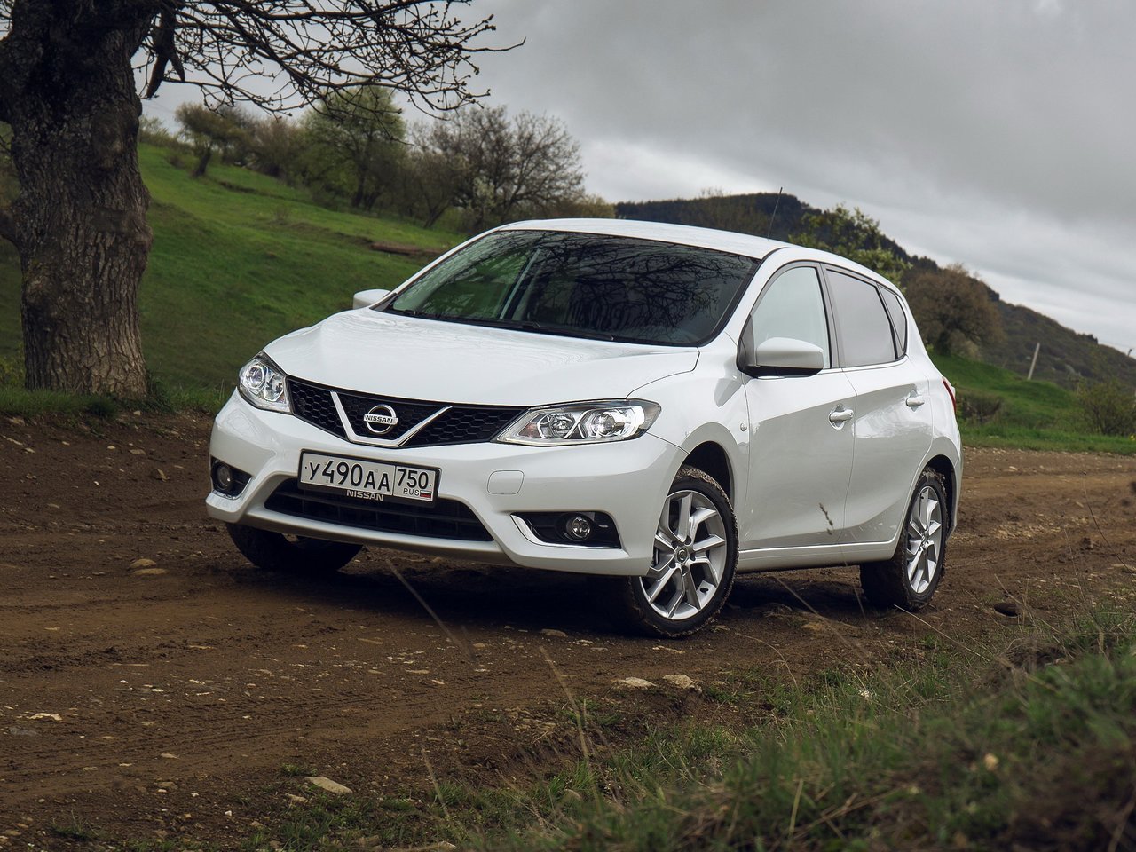 Подбор шин на Nissan Tiida II (C12)