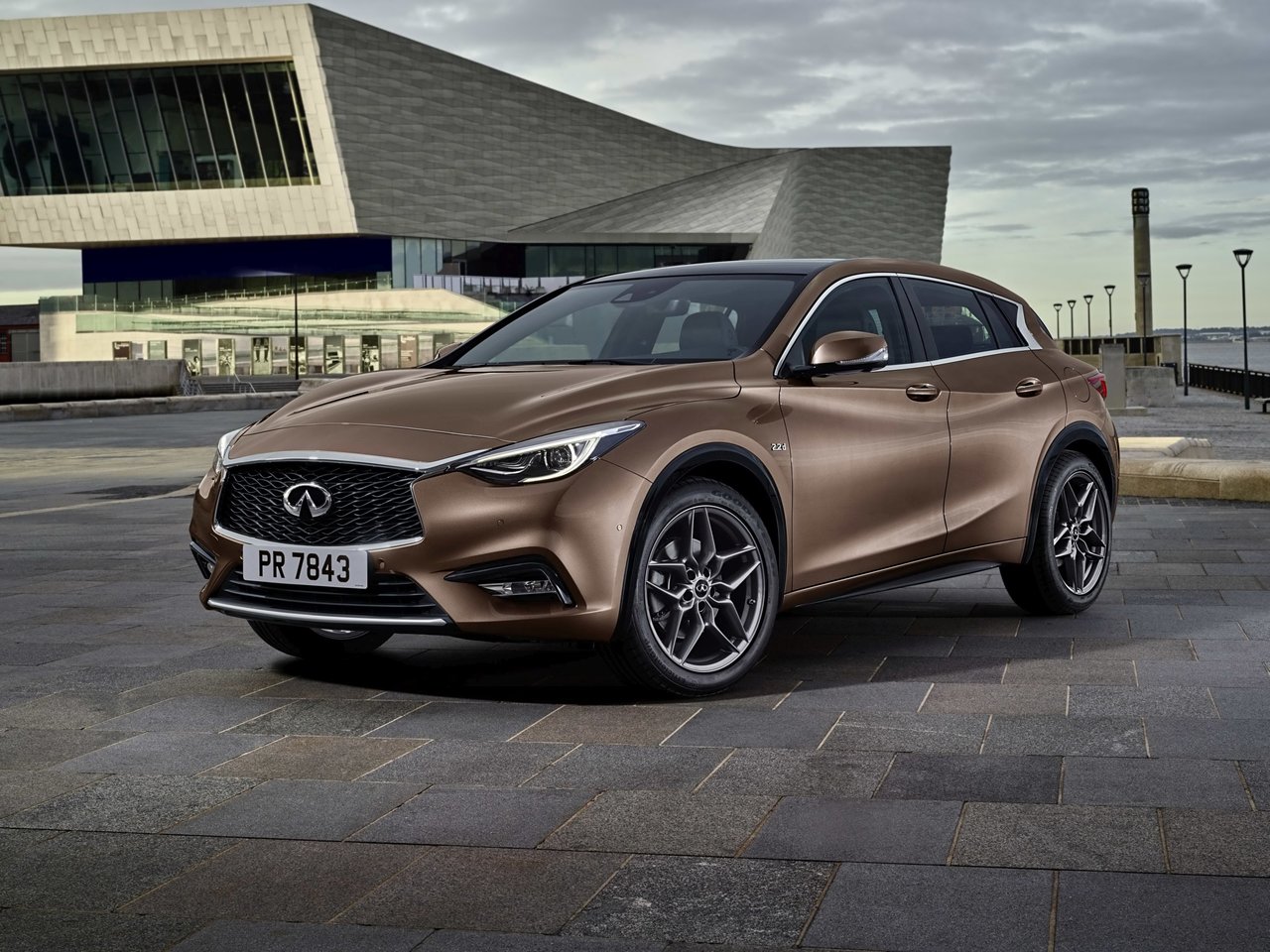 Подбор шин и дисков для автомобиля Infiniti Q30