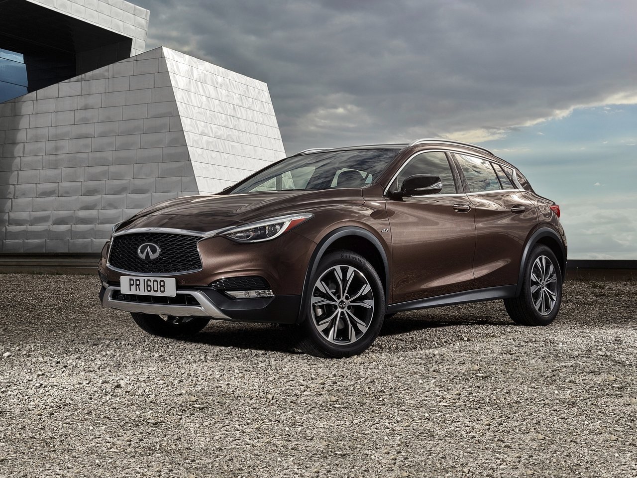 Подбор шин и дисков для автомобиля Infiniti QX30