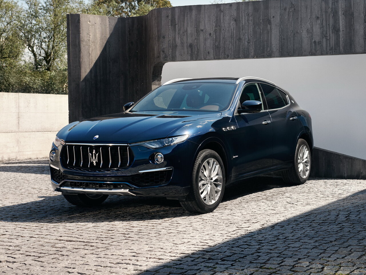 Подбор шин и дисков для автомобиля Maserati Levante