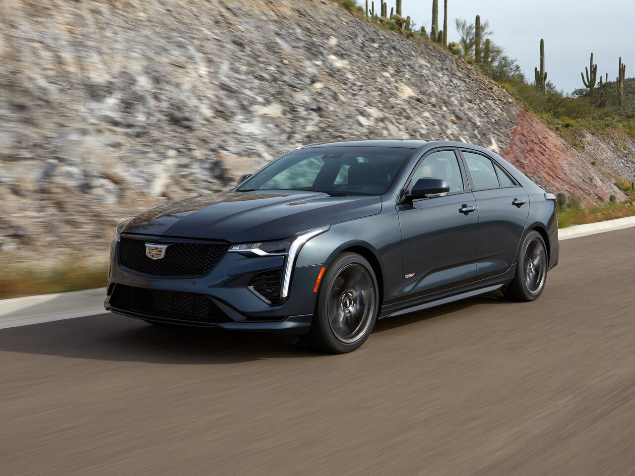 Подбор шин на Cadillac CT4-V
