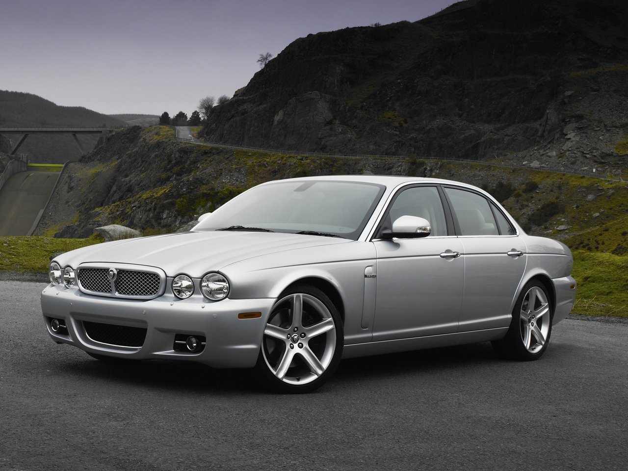 Подбор шин и дисков для автомобиля Jaguar XJ III (X350/X358)