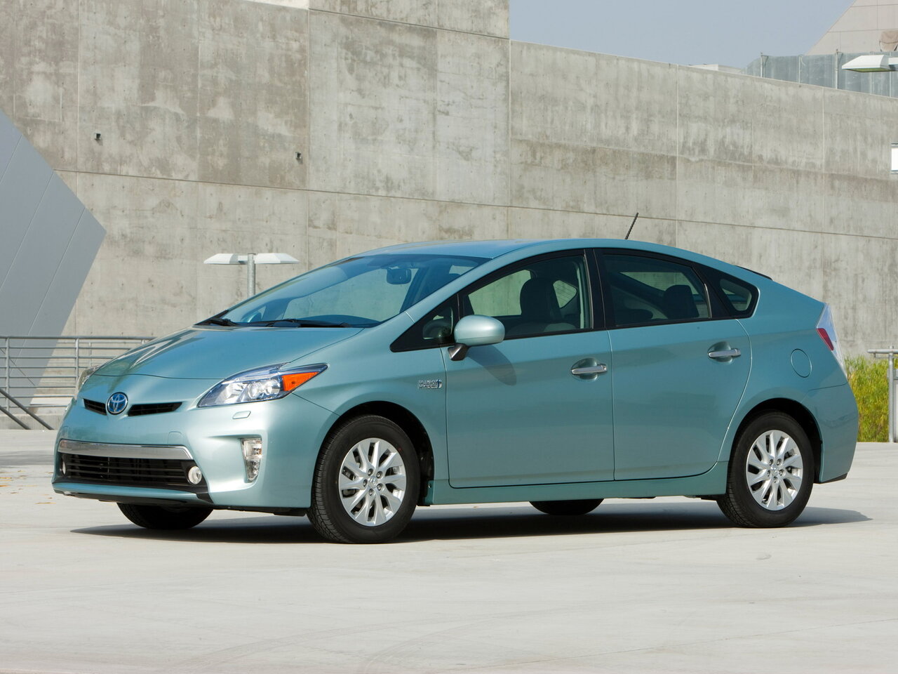 Подбор шин на Toyota Prius III (XW30)
