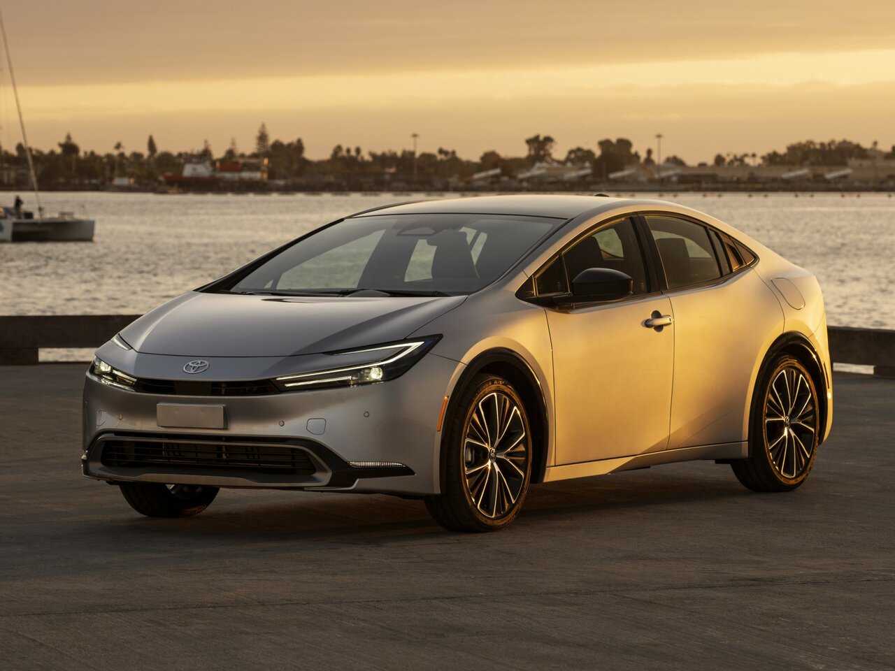 Подбор шин на Toyota Prius IV (XW50)