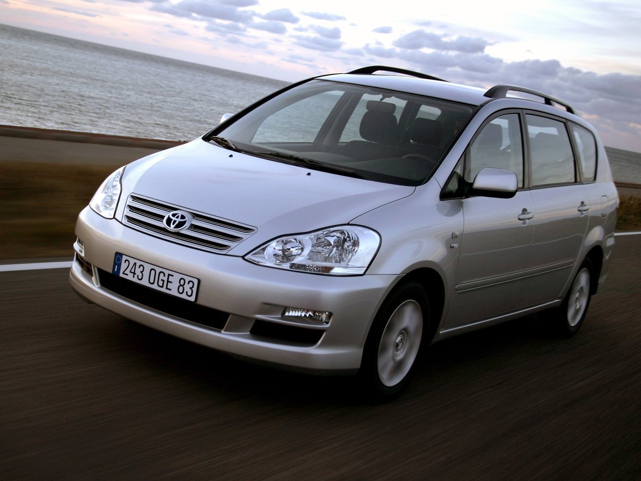 Подбор шин на Toyota Avensis Verso