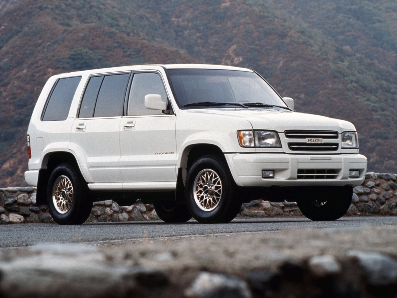 Подбор шин и дисков для автомобиля Isuzu Trooper