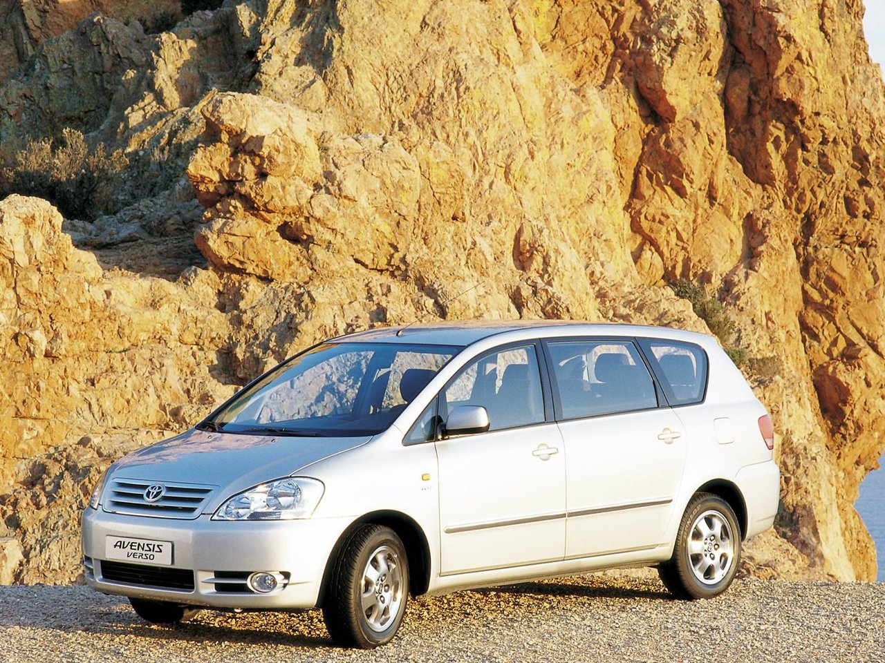 Подбор шин на Toyota Avensis Verso