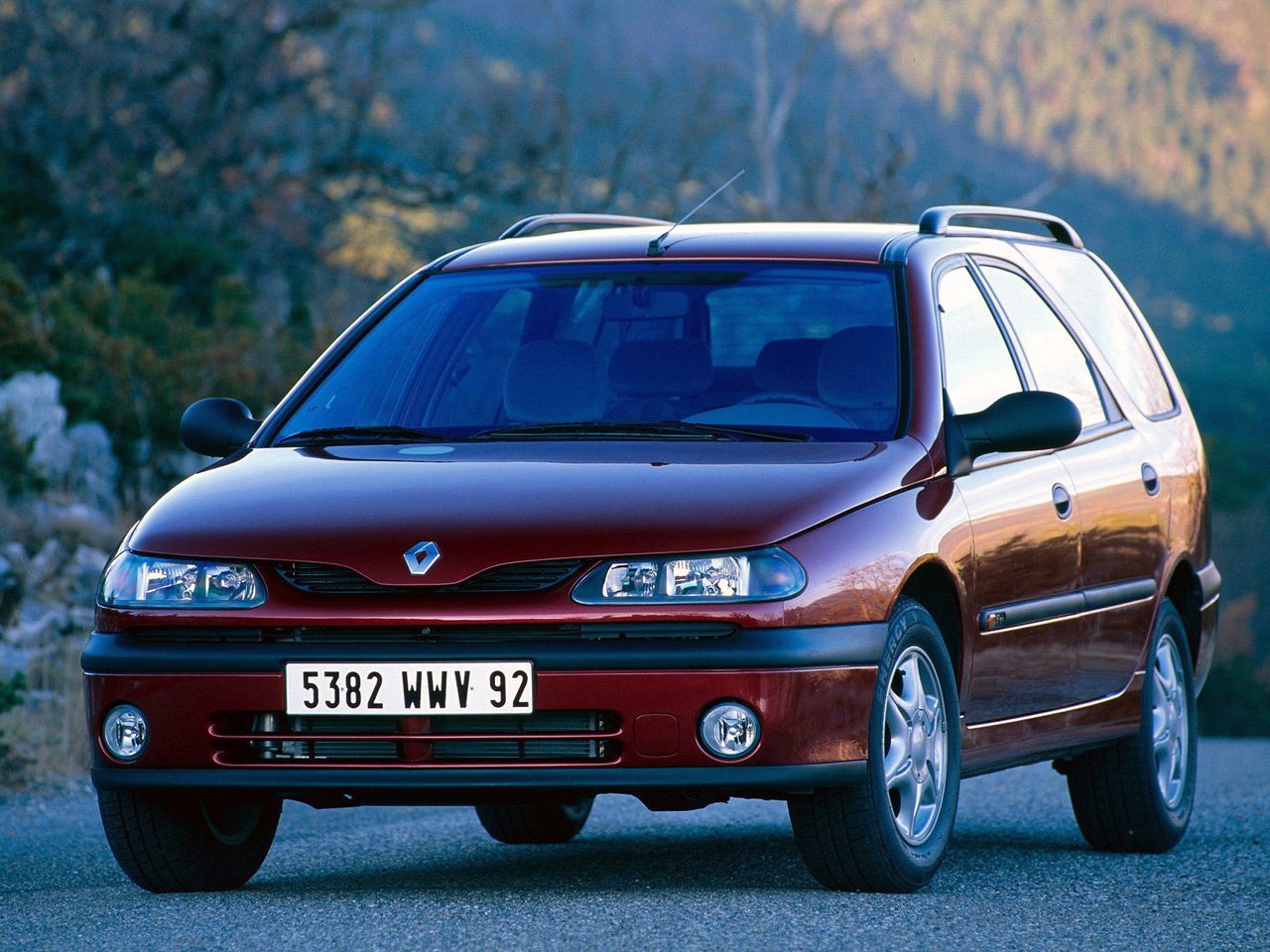 Подбор шин и дисков для автомобиля Renault Laguna