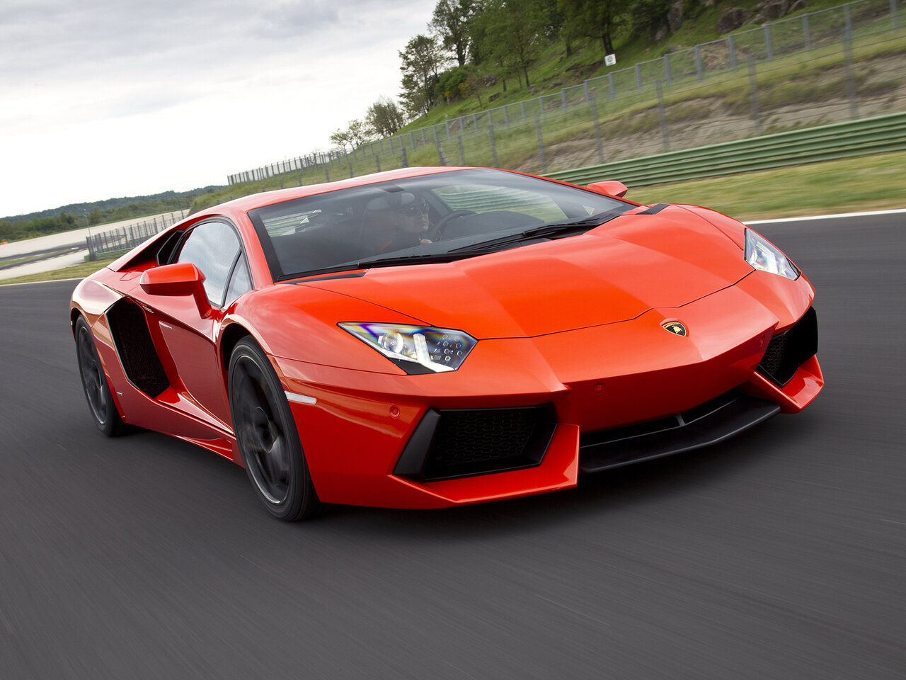Подбор шин и дисков для автомобиля Lamborghini Aventador